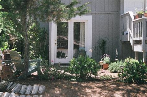 Cambria Bed and Breakfast .